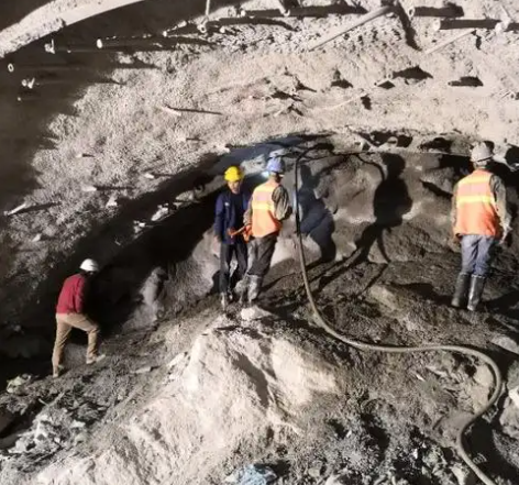 兴海拱顶带模注浆料的施工流程及注意事项